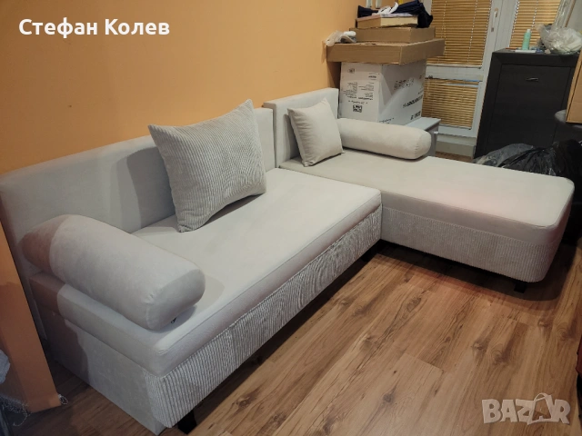 Ъглов разтегателен бежов диван 