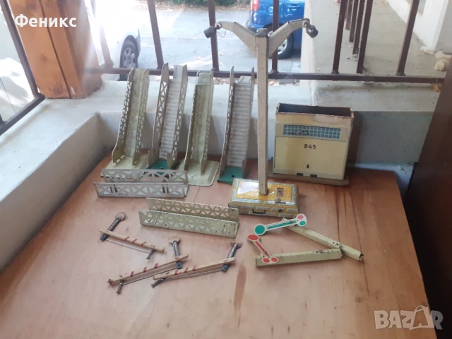 Лот метални части от влакче конструктор релси гара игра, снимка 2 - Антикварни и старинни предмети - 51344070