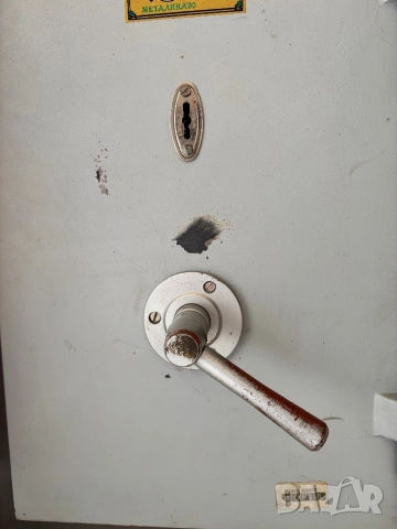 Метален огнеупорен сейф 35 х 35 х 50 см, снимка 4 - Сейфове и каси - 52623773