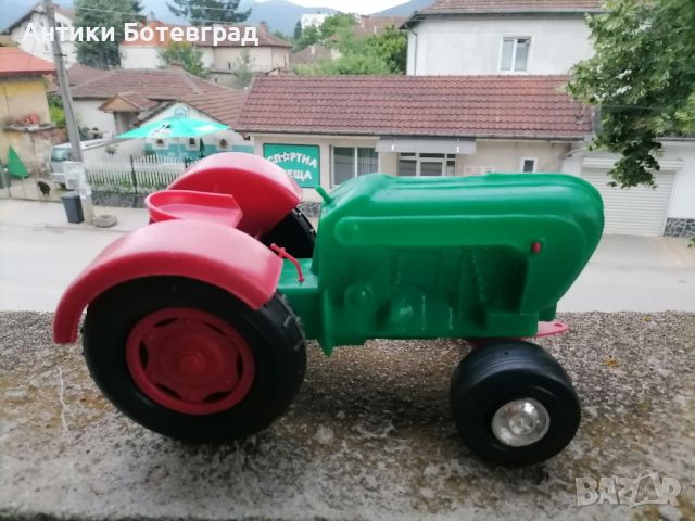 български трактор играчка от соца ретро , снимка 1 - Антикварни и старинни предмети - 45807177