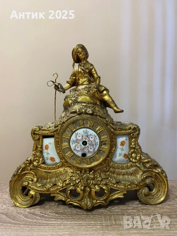Старинен бронзов часовник с порцеланови вложки