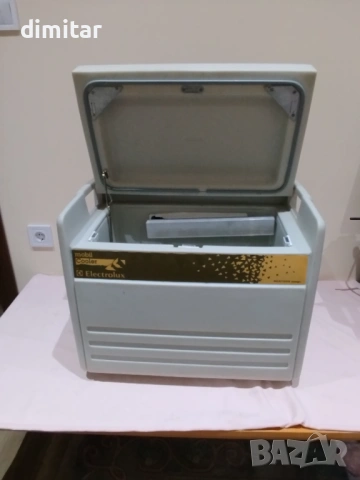 Къмпинг хладилник Mobil Cooler Electrolux 12/220 V/ GAZ, снимка 2 - Хладилни чанти - 53081750