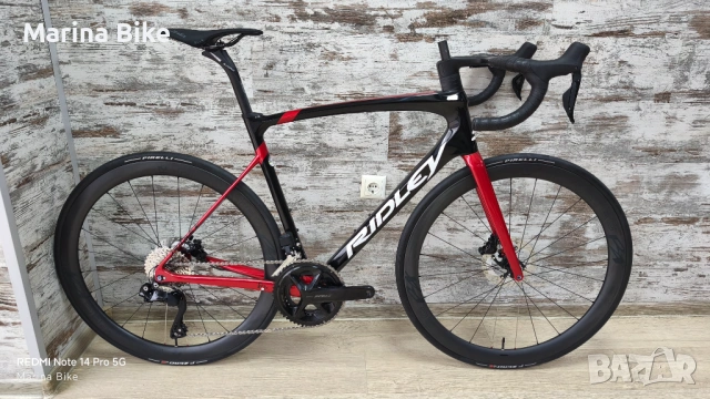 НОВ карбонов шосеен велосипед Ridley Fenix SLiC Disc Shimano 105 Di2 Novatec Tubeless | M