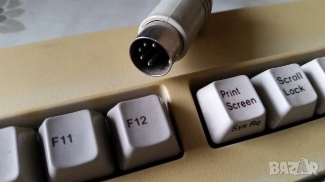 Клавиатура Commodore , снимка 3 - Клавиатури и мишки - 53507455