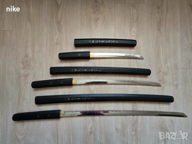 К-т сувенирни саби тройка със стойка   