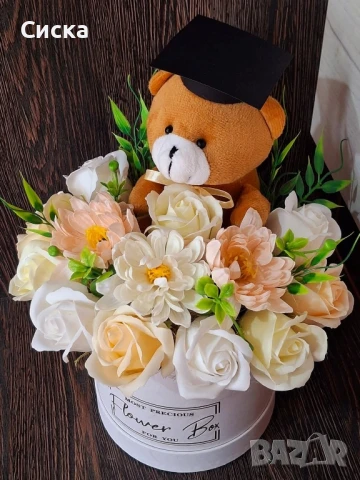 ⚘️Букет със сапунени цветя от пластичен сапун и плюшено мече за бъдеща абитуриентка, снимка 3 - Подаръци за жени - 50498868