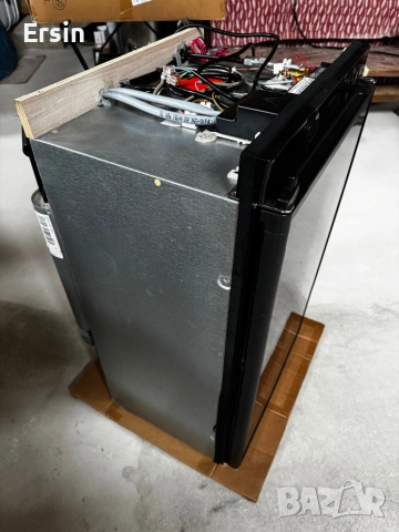 Хладилник Dometic RM5380  (Свален от чисто нов Кемпер)  , снимка 4 - Хладилни чанти - 51291725
