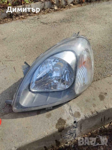 Ляв фар за Тойота Ярис 2002