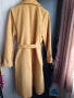 Жълто палто , снимка 3