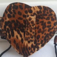 Малка чантичка с формата на сърце, снимка 3 - Чанти - 45083759