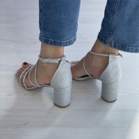 Официално-ежедневни дамски сандали с елегантни извивки и бляскави детайли, снимка 9 - Сандали - 45235245