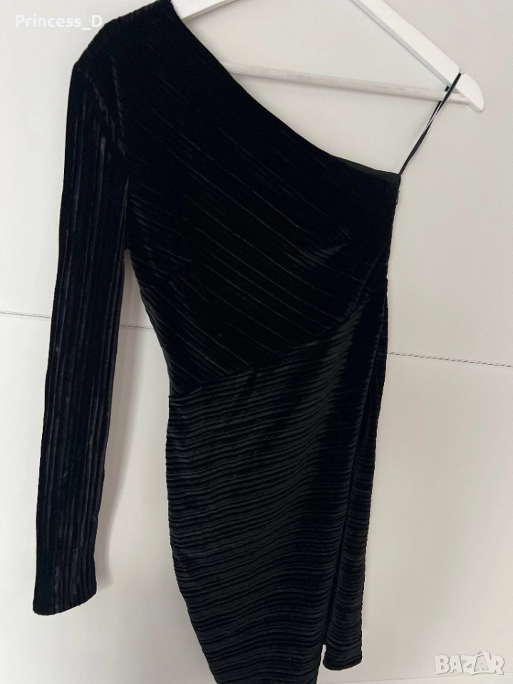 Рокля Bershka с кадифен ефект, снимка 1