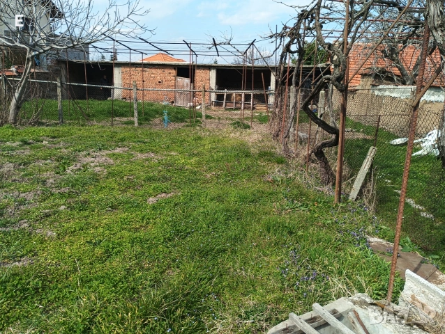 Продавам двуетажна къща в село Тополово., снимка 6 - Къщи - 53950710