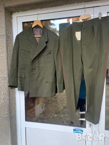 Продавам офицерска униформа ранен соц 