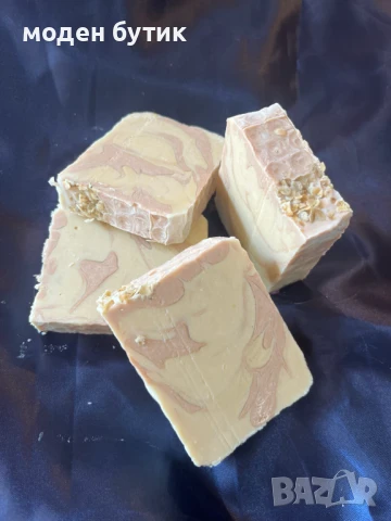 Ръчно изработен натурален сапун с розова глина, мед, овес и алое вера, снимка 5 - Козметика за тяло - 51063506
