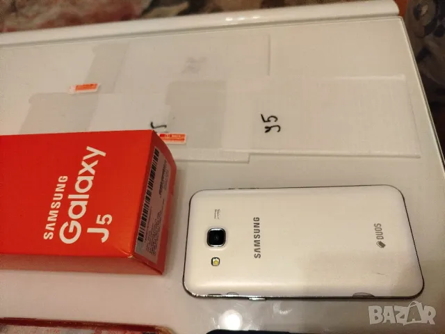 Бял Samsung Galaxy J5 със стъклени протектори и кейсове, снимка 2 - Samsung - 48654923