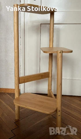 Продавам дървена стойка за цветя на 3 нива