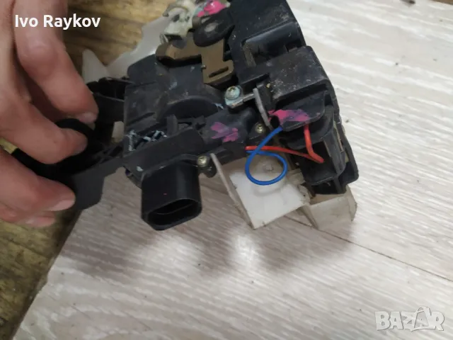 Задна ,дясна, Ключалка VW Passat 5 , , снимка 5 - Части - 50273976