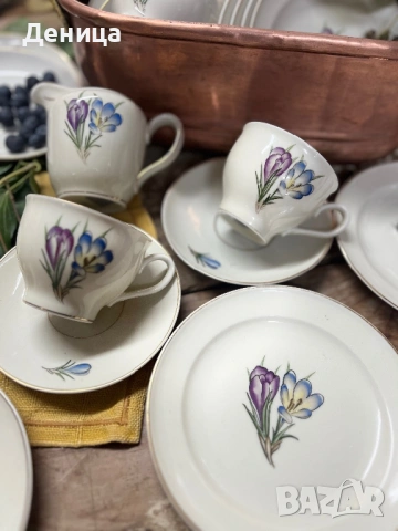 Усмихващи минзухарчета💜 Слонова кост, ръчно рисувани минзухари, златен кант ⚜️ КPM u втора маркиров, снимка 2 - Сервизи - 53408874