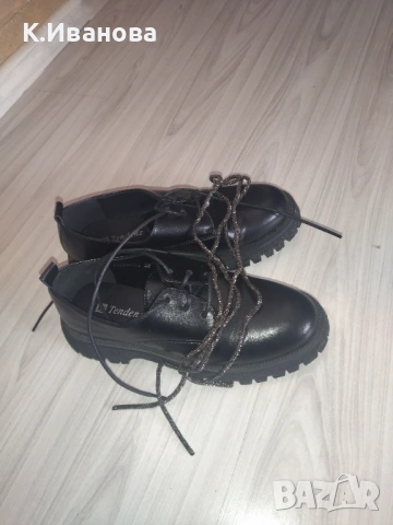 Дамски обувки с два чифта връзки., снимка 2 - Дамски ежедневни обувки - 53365573