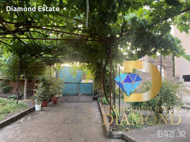 Двуетажна къща с търговска част в град Гълъбово, снимка 6 - Къщи - 54135899