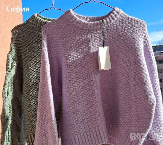 Два нови пуловера,р-р М/Л