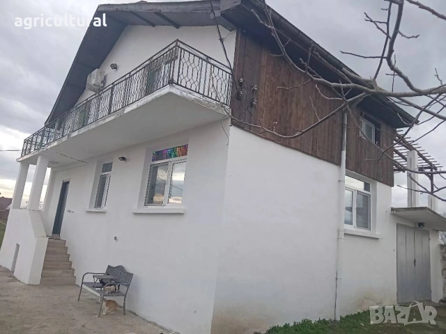 Продавам Двуетажна къща със гараж,гр.Силистра, снимка 2 - Къщи - 53701232
