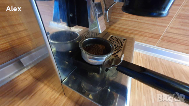 Кафе машина с мелачка Quick Mill Италия, снимка 2 - Кафемашини - 44986682