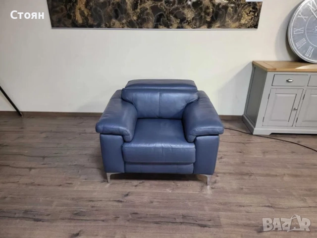 Син кожен фотьойл с електрически релаксиращ механизъм