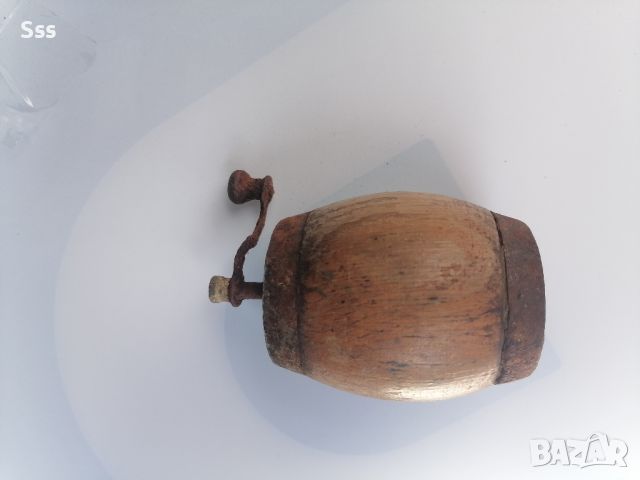 Стара мелничка за  черен пипер, снимка 3 - Антикварни и старинни предмети - 45913228