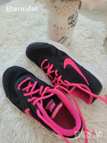 Оригинални маратонки NIKE , снимка 3 - Маратонки - 51429421