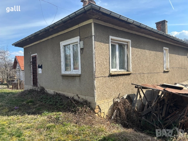 Къща за живеене или вила – център на селото, снимка 4 - Къщи - 53830740