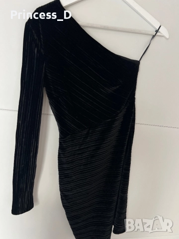 Рокля Bershka с кадифен ефект