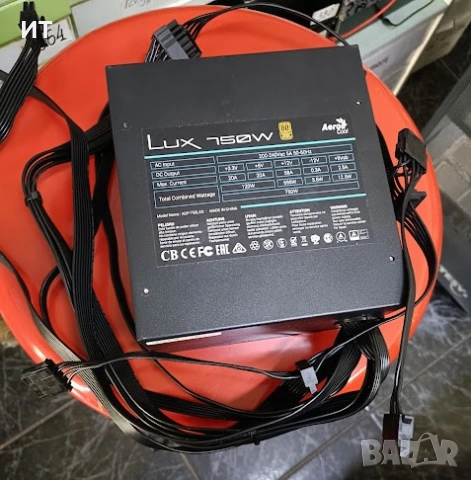 AeroCool LUX-750W Bronze Компютърно захранване, снимка 2 - Захранвания и кутии - 53691485