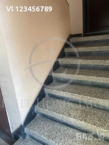 Собственик продава самостоятелен етаж за ремонт в Пловдив, Каменица 1, снимка 3 - Апартаменти - 53936648