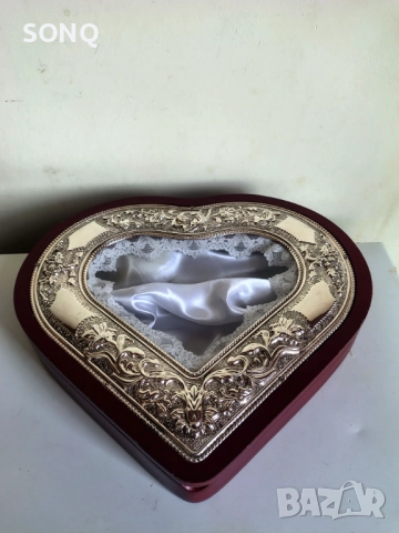 Страхотна Голяма Кутия Със Посребряване Сърце