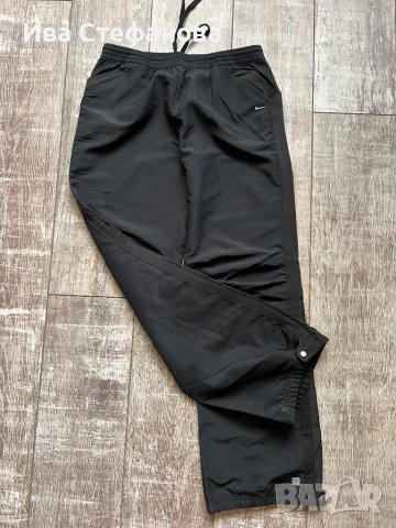 Нов спортен 100% оригинален дамски  черен панталон долнище Nike nike Найк . Размер М, снимка 2 - Спортни екипи - 52534010