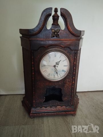 Настолен часовник в ретро стил, снимка 1 - Антикварни и старинни предмети - 45904762