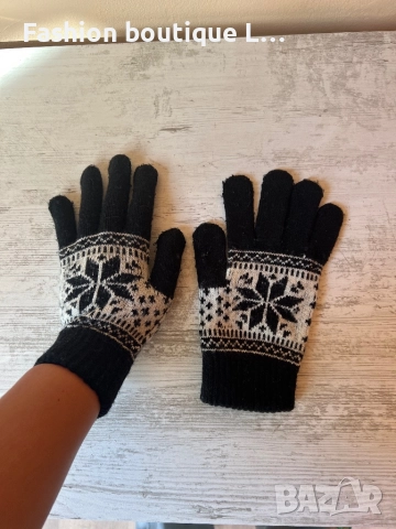 Дамски плетени черни ръкавици с бели снежинки 🖤🤍🖤🤍🖤, снимка 2 - Ръкавици - 52178375