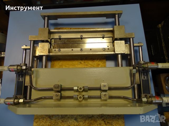 Пневматична гилотина за пластмаса Battenfeld Fischer TM-325 Pneumatic Cuillotine Cutter Plastic, снимка 1 - Други машини и части - 45619629