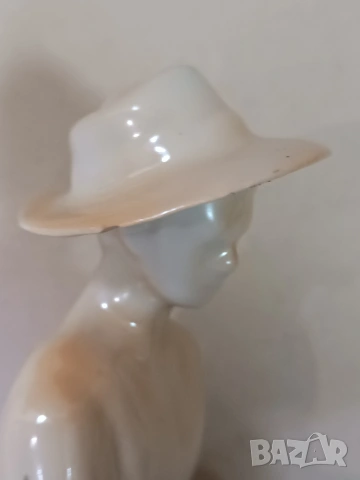 порцеланова фигура рибарче изида, снимка 5 - Антикварни и старинни предмети - 53995429