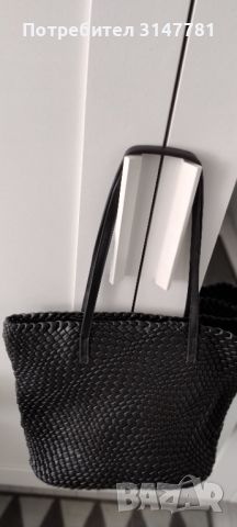 дамска черна чанта от изкуствена кожа, снимка 1 - Чанти - 46396554