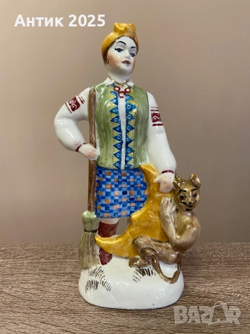 Винтидж порцеланова статуетка „Момиче с дявол и метла“, СССР