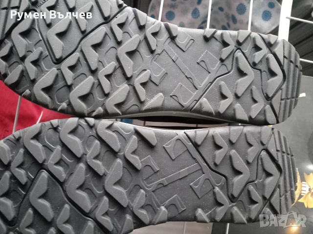 туристически обувки Helly Hansen N43, снимка 7 - Маратонки - 53454717