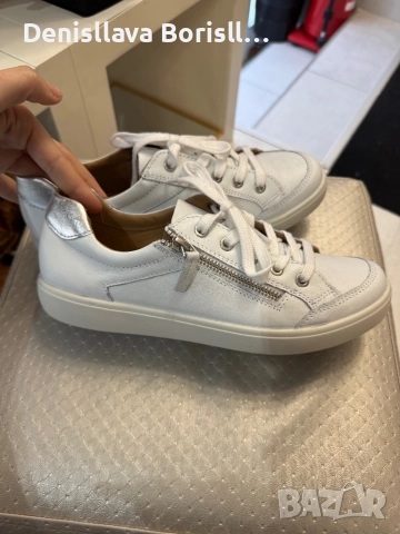 Нови дамски спортни обувки