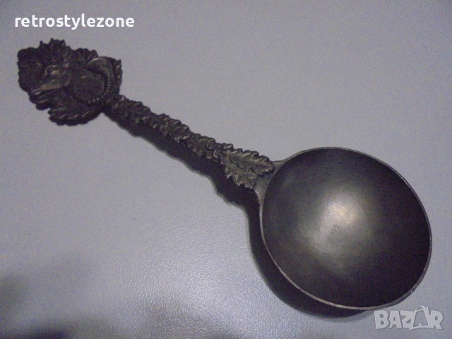 № 8486 СТАРА КАЛАЕНА ЛЪЖИЦА С РЕЛЕФНА ГЛАВА НА ЕЛЕН – ZINN 