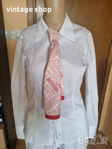 Копринен шал(фишу) на бранда Love Moschino, снимка 3 - Шалове - 53929383