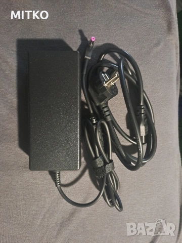 AC Адаптер 19V 7.1A, снимка 2 - Кабели и адаптери - 53942916