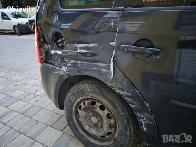 VW Touran 2.0 FSI, 2004 г., снимка 12 - Автомобили и джипове - 51953936