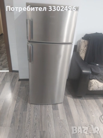 Хладилник с горна камера AEG